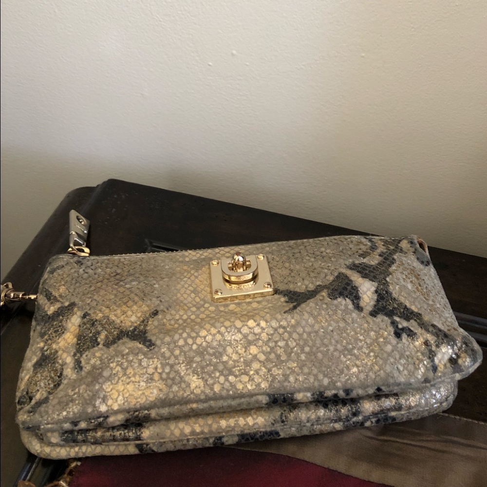 DKNY wallet, in animal print.
